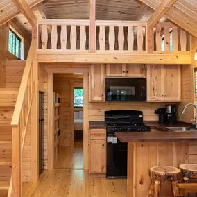 Deluxe Canal Cottage (Pet-Friendly) - Image 2