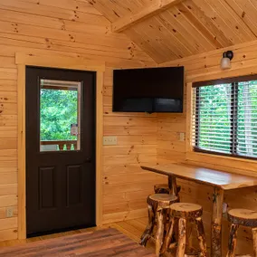 Deluxe Canal Cottage (Pet-Friendly) - Image 5