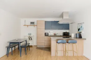 Bright 3BDR Canalside Flat in Hackney - Image 2