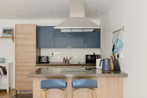 Bright 3BDR Canalside Flat in Hackney - Image 3