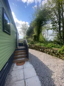 Coworth Deluxe Cabin with Garden - Image 2