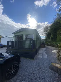 Coworth Deluxe Cabin with Garden - Image 3