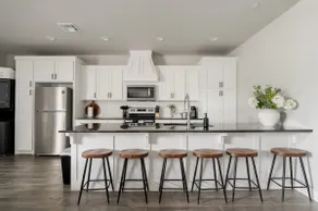 301 - West Side, 3rd floor, sleeps 6 - Image 2