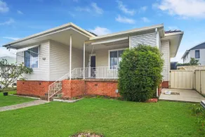 Walk Everywhere | 290m to Pub & Waterfront | Easy - Image 2