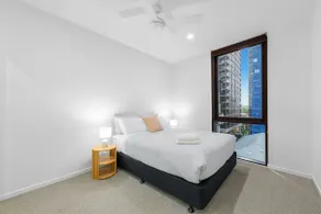 The Park Life a West End 2 Bed Retreat - Image 5