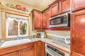 Leavenworth Luxury Condo Fireplace Porch & BBQ - Image 5