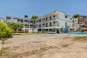 Clean, safe, nicely located. Caleta area. - Image 4