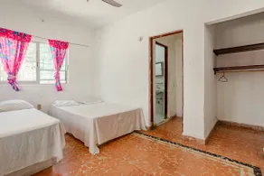 Clean, safe, nicely located. Caleta area. - Image 5