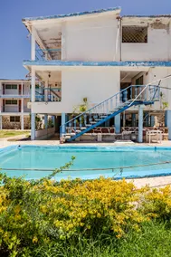Clean, safe, nicely located. Caleta area. - Image 3