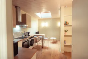 Cozy beige 1-bedroom apartment close to the center with private parking - Image 3