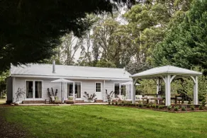 Boutique Sanctuary - Wood Fire - Luxe Getaway - Image 2