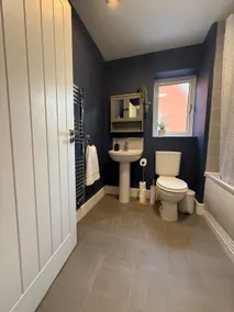 Beautiful 3 bed house in Powick with parking & BBQ - Image 4