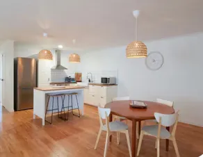 Coastal Escape- close to Beach & Cafés - Image 4