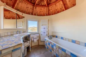 La Maison des Seigneurs les pieds dans leau - Image 5
