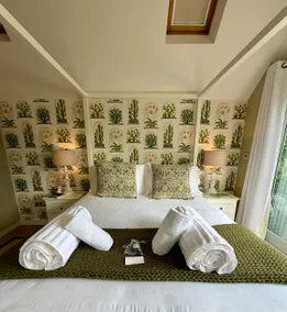 The Lodge Dinton - Business & Couples Retreat - Image 5