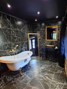 Royal suite in a historic palace - Image 2