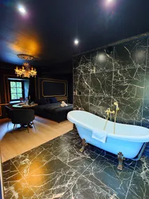 Royal suite in a historic palace - Image 3