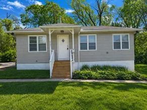 Newly Renovated Game Day Retreat - 1 Acre Yard! - Image 2