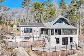 Oceanfront 3BR on 6 acres with great deck & views - Image 2