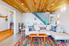 Oceanfront 3BR on 6 acres with great deck & views - Image 5