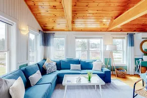 Picturesque 2BR Oceanfront | Fireplace - Image 4