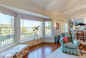 2BR dog-friendly cottage with along the water - Image 5