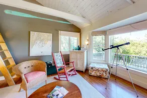 2BR dog-friendly cottage with along the water - Image 4