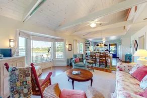 2BR dog-friendly cottage with along the water - Image 2