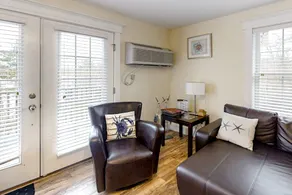 1BR water-view condo with deck & WiFi - Image 4