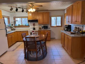 Home in Ino Cozy Farmhouse 20 min from Ashland - Image 3