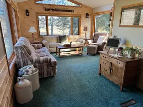 Home in Ino Cozy Farmhouse 20 min from Ashland - Image 5