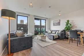 Modern Wembley Stay I 5 Mins to Stadium I Sleeps 6 - Image 5