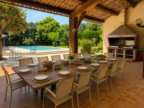 Air-conditioned group house, swimming pool & recreation - Image 2