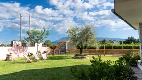 Entire detached villa with 28 beds - Image 4