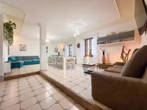 Entire detached villa with 28 beds - Image 3