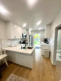 3BR home w/ patio - Image 3