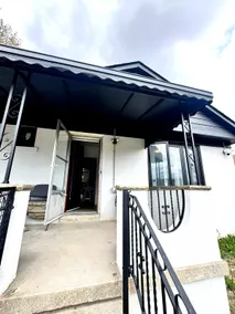 3BR home w/ patio - Image 2