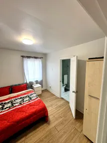 3BR home w/ patio - Image 4