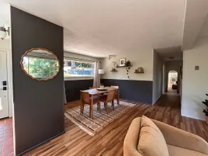 South Hills Guesthouse - Image 4