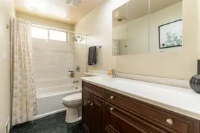 Newly Furnished & Spacious 8Q/3BA House. a - Image 3