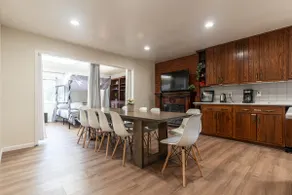Newly Furnished & Spacious 8Q/3BA House. a - Image 2
