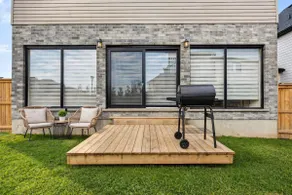 5 beds|Detached| Fenced yard w/ BBQ| Sleeps 10 - Image 5