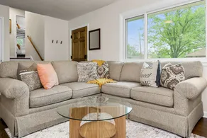 Modern 3BR | Sleeps 9 | Mins to Arrowhead & KC - Image 5