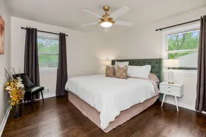 Modern 3BR | Sleeps 9 | Mins to Arrowhead & KC - Image 4