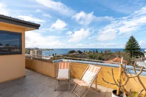 Oceanview Art Deco Retreat Next to Coogee Beach - Image 3