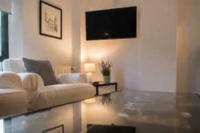Two-Bedroom Apartment with a View in the City Center - Image 4