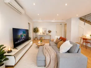 Split-Level • Pool+Gym • Parking • Airport 5 Mins - Image 2