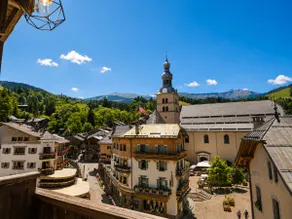 Facing the Megève Church – Iconic View & Balcony - Image 4