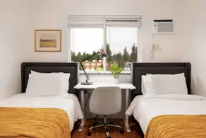 2BR Seattle Cozy Stay | AC, Near UW & Transit - Image 4