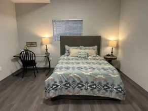 Spacious unit/ walk to downtown - Image 2
